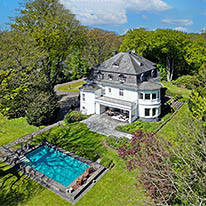 Historische Villa auf Parkgrundstück mit Außenschwimmbad
in Mülheim - Uhlenhorst 